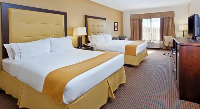Четырёхместный номер Standard Holiday Inn Express Hotel & Suites Cordele North by IHG