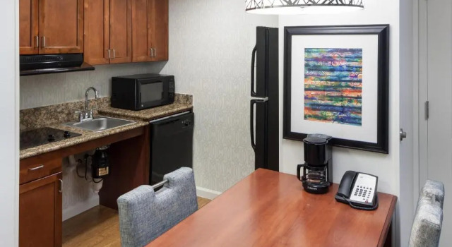 Четырёхместный номер Standard Homewood Suites by Hilton Denton
