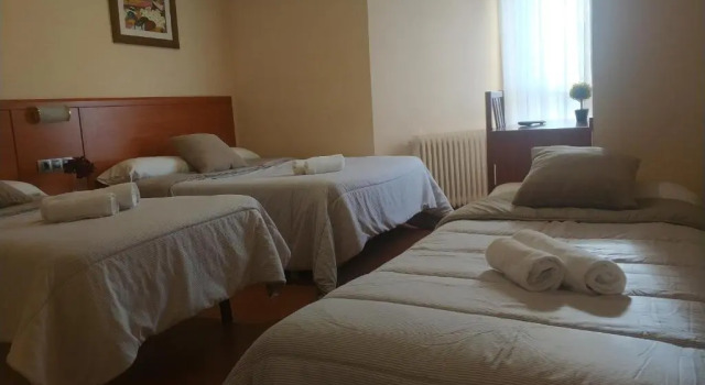 Семейный номер Standard Hostal Restaurante Iruñako