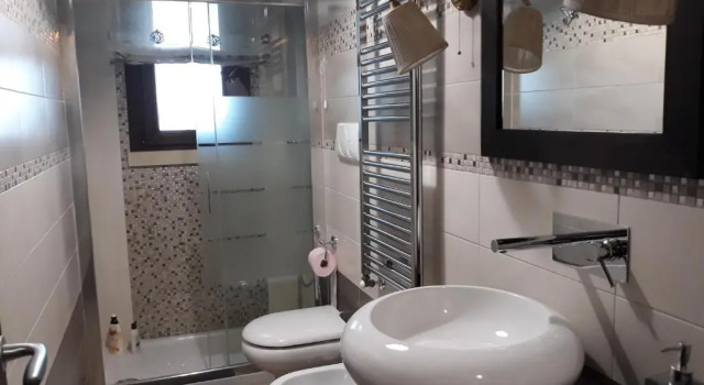 Коттедж c 1 комнатой Mariam Holiday House