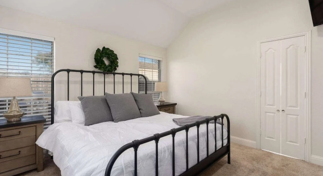 Home Pool 15 Minutes from DFW Airport