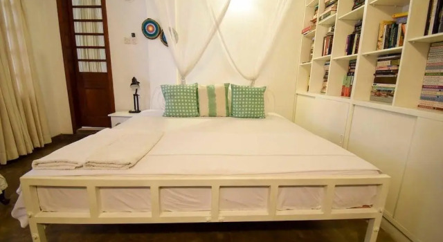 Colombo 7 - A Charming White Room