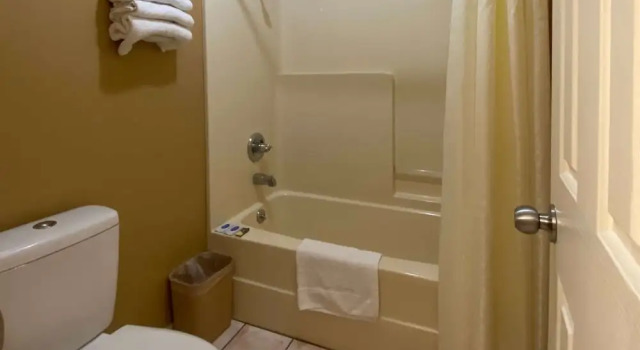 Четырёхместный номер Comfort Rama Inn Bells - Jackson West Hwy 412