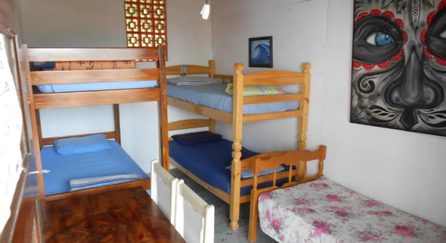 Кровать в общем номере Casa do Bill Recreio