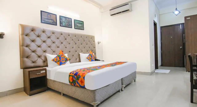 Fabhotel Rivlet Inn