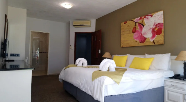 Номер Standard Цокольный этаж с балконом Elephant Lake Hotel