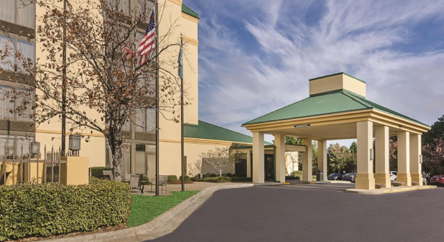 Кровать в общем номере La Quinta inn & suites by Wyndham Dothan