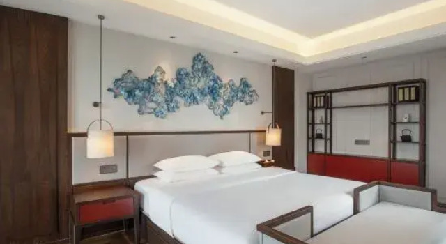 Люкс QIANNAHOTEL SPLENDOR（Zhengzhou East Railway Station Longzihu University District）