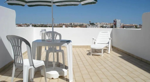 Standard Kolmen hengen huone parvekkeella Rialgarve