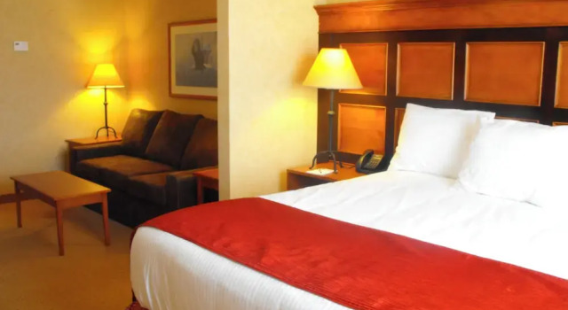 Полулюкс Deluxe Diamond Mountain Casino Hotel