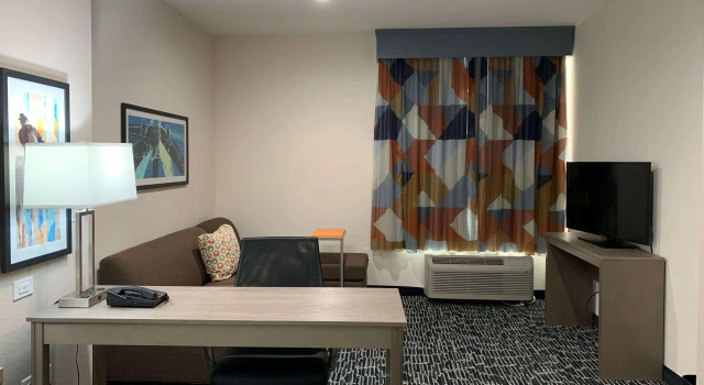 La Quinta Inn and Suites by Wyndham - Red Oak TX IH-35E, Забронировать Отель Ред-Оук Dallas - Fort Worth Metropolitan Area
