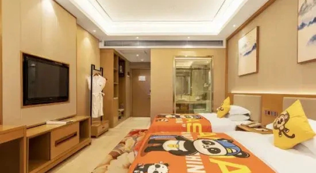 Четырёхместный семейный люкс Huafeng Hotel