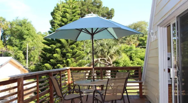 Cottage Dolphin View