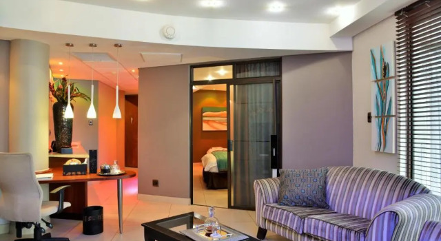 Люкс с 2 комнатами BON Hotel Waterfront Richards Bay