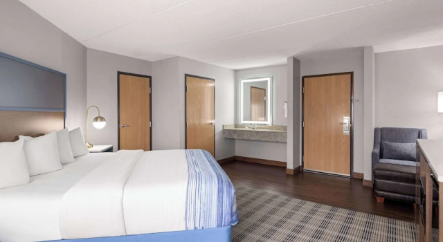 Двухместный номер Standard AmericInn by Wyndham Shakopee Near Canterbury Park