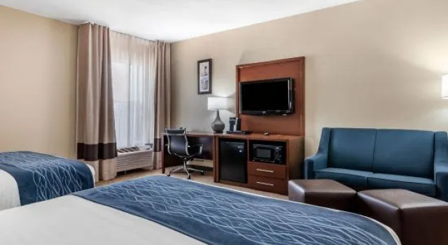 Четырёхместный люкс Comfort Inn & Suites Junction City - near Fort Riley