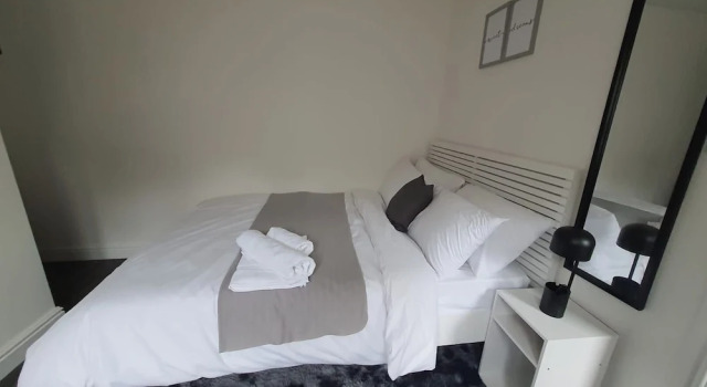 Private Room - Ensuite Bathroom - Free Parking