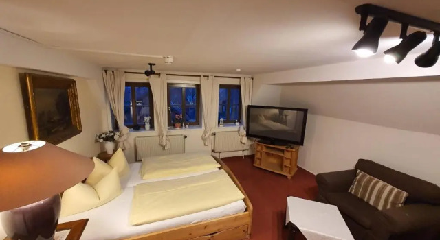 Апартаменты с 2 комнатами Hotel Zur Goldenen Sonne