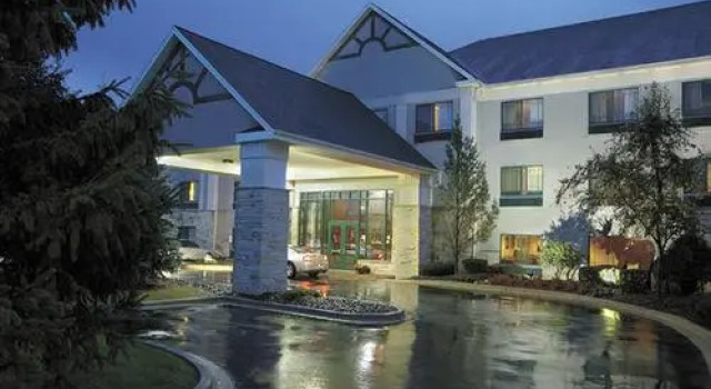 Comfort Suites Lake Country, Book Hotel Pewaukee Wisconsin