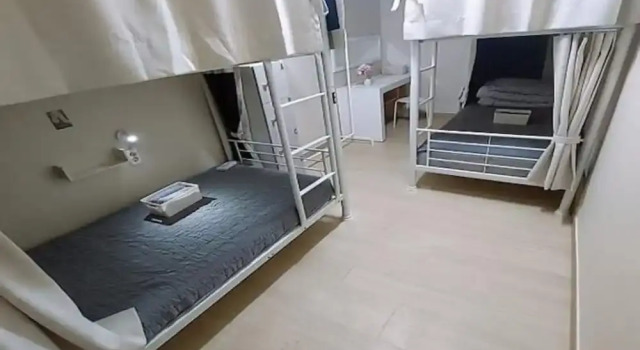 Кровать в общем номере (женский номер) Funwave guesthouse in Haeundae