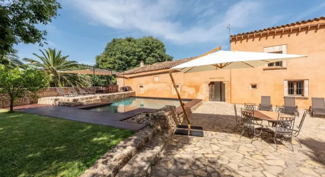 Коттедж Country House in Buger With Pool & Near Beach