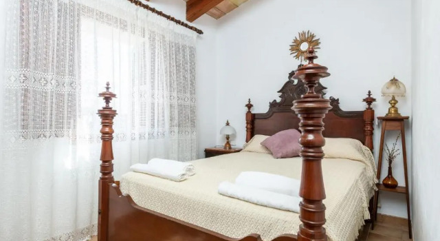 Es Pujols, Book Villa Campanet 