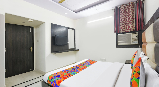 Номер Deluxe FabHotel Vishesh Continental