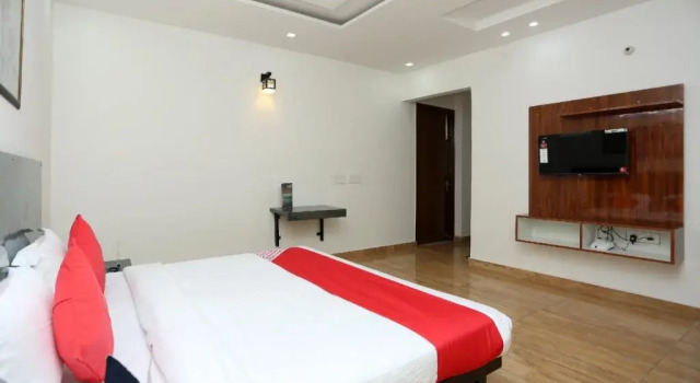 Bleu Ville Prime By OYO Rooms, Varaa Hotelli Faridabad Haryana