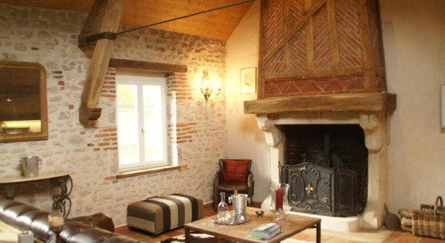 Unique Holiday Home With Pool in Combreux Centre, Rezervovat Hotel Combreux 