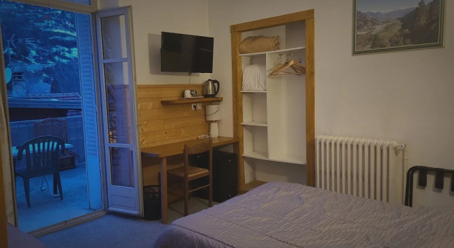 Четырёхместный номер Standard с балконом Hotel Glaizette