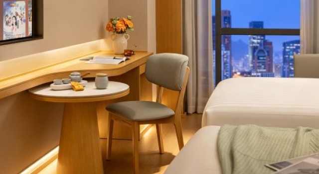 Люкс c 1 комнатой с видом на город Yijia International Chain Hotel (Wuhan high-speed railway station Happy Valley)