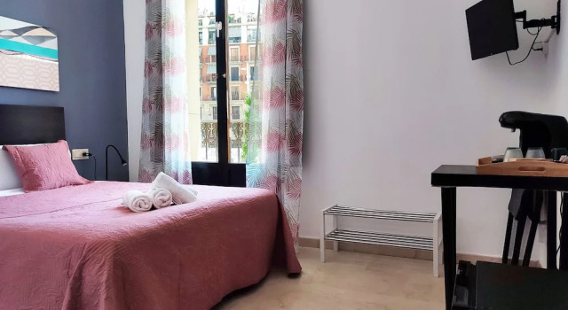 Четырёхместный номер Standard с видом на город Flats Friends Plaza de la Reina