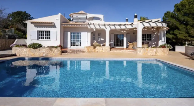 Вилла Beautiful 3-bed Villa in Faro Spool & Seaview