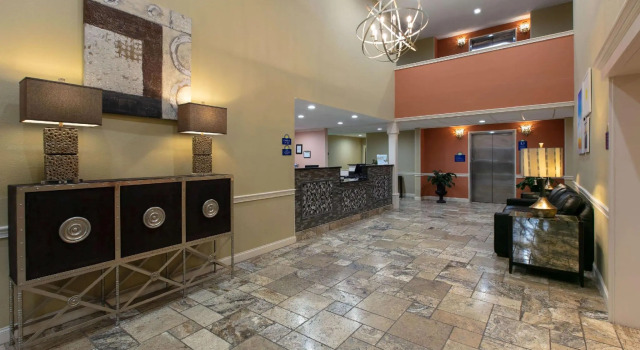 Двухместный люкс Days Inn & Suites by Wyndham Florence/Jackson Area
