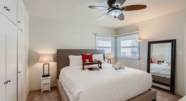 Signature KING 1BR Apt In San Clemente Beach! (AC), Забронировать Апартаменты/квартира Отели Сан-Клементе с парковкой, рядом с San Clemente Farmers Market, Парковка