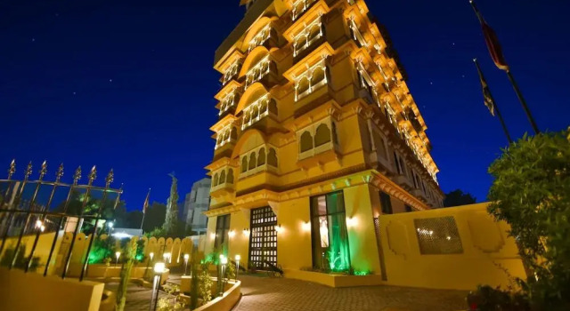 Capital O 38052 Hotel Bhopal Palace, Rezervovat Hotel Udajpur Rajasthan