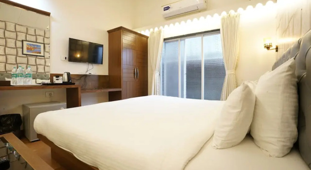 Люкс с балконом Siddhant Hill Resort