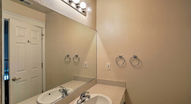 Коттедж с 5 комнатами Spacious Downtown Chico Home ~ Half Mile to Csu!