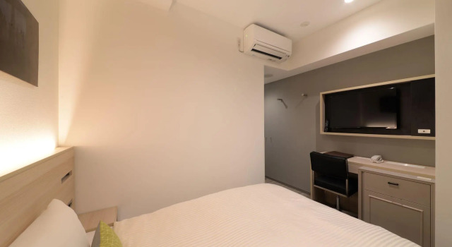 Номер с полутороспальной кроватью (140см) Vessel Inn Shinsaibashi