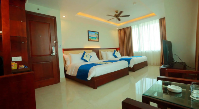 Четырёхместный номер Deluxe Blue Wave Hotel