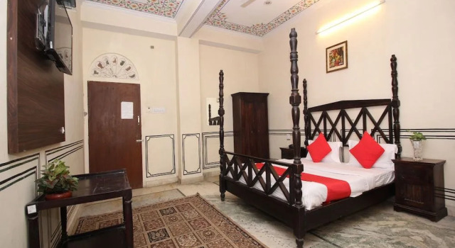 OYO 12115 Hotel Raghuraj Palace, Забронировать Отель Отели штата Раджастхана 3 звезды, 3*