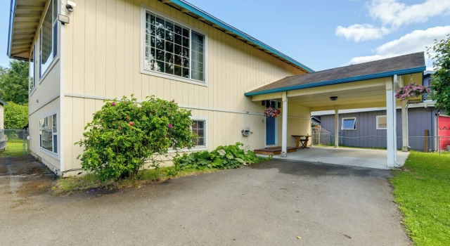 Shared Yard + Fire Pit: Airy Anchorage Apt!, Reservar Apartamento Anchorage Alasca