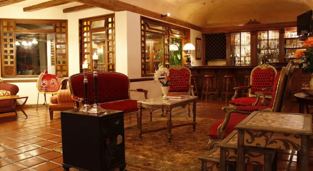Uzhupud Garden Hotel & lodge, Rezerwuj Hotel Hotele w Paute z parkingiem, Parking