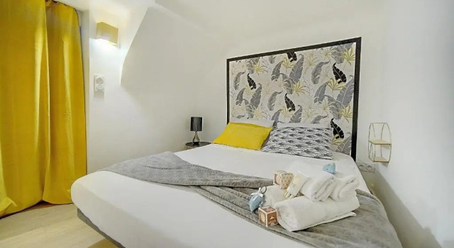 #31 Comfy place in the Old Town Balcony & AC 2Min to Beach, Забронировать Апартаменты/квартира Ницца Приморские Альпы, рядом с Набережная Соединенных Штатов