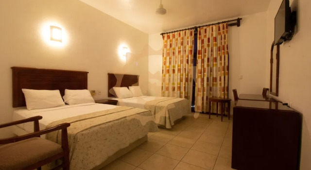 Четырёхместный номер Standard с балконом Hotel Caracol Plaza