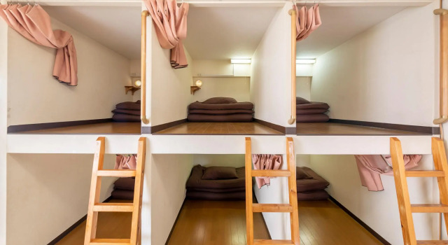 Кровать в общем номере Green Guesthouse