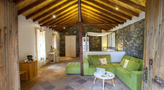 Junior Suite with balcony Lyhnos