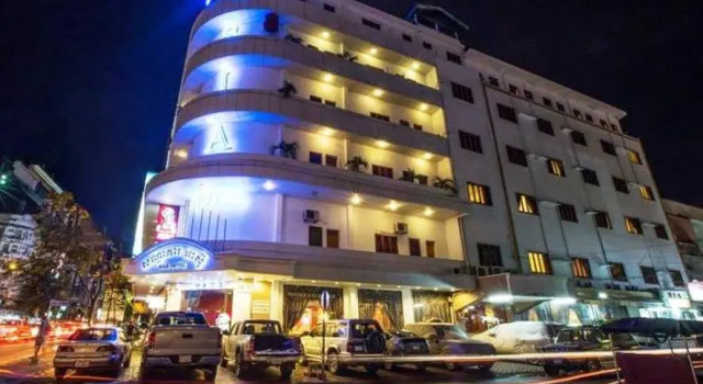 Кровать в общем номере Asia Hotel