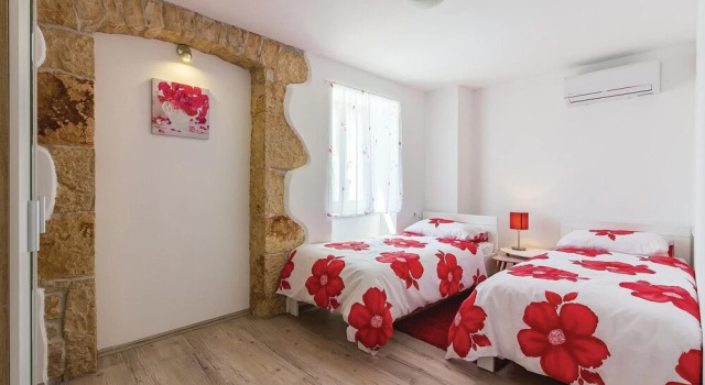 Nice Home in Peruski With Wifi and 3 Bedrooms