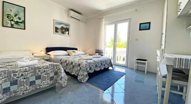 Трёхместный номер Standard с балконом и с частичным видом на море Apartments and Rooms Katarina